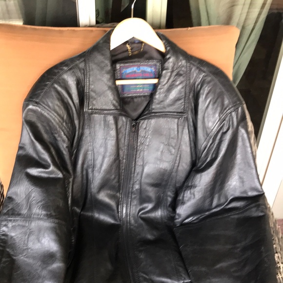 Leather jacket - Picture 2 of 5